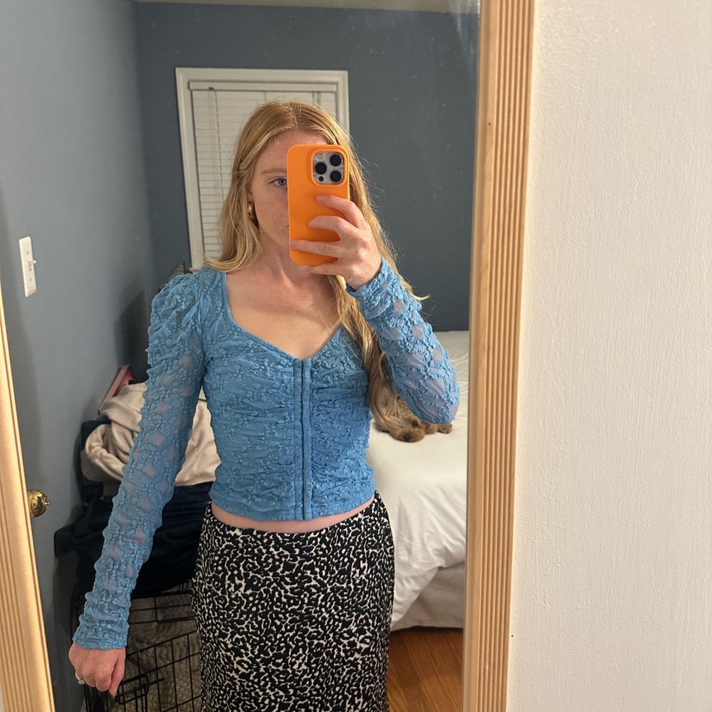 NWT Lulu's Blue Long Sleeved Ruched Blouse